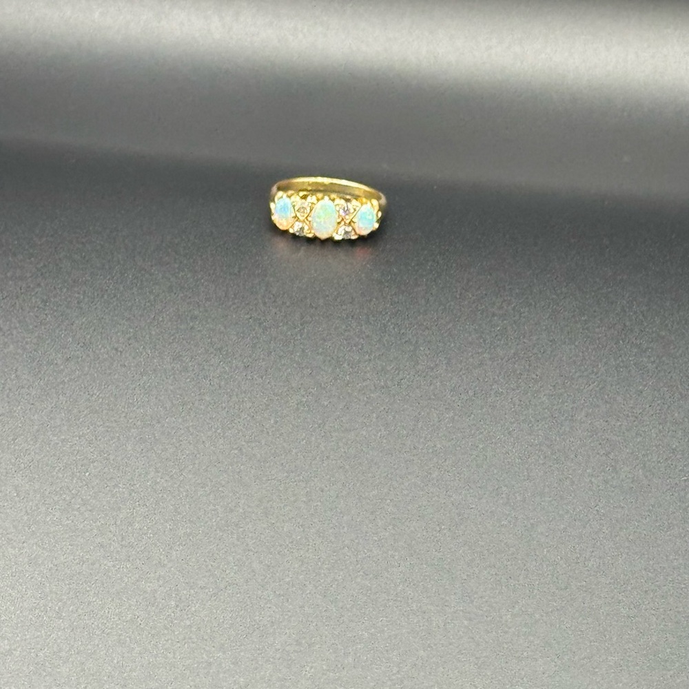 🔥 Victorian 18ct Gold Opal & Mine-Cut Diamond Ring Fiery 19th-Century Elegance - Picture 3 of 6